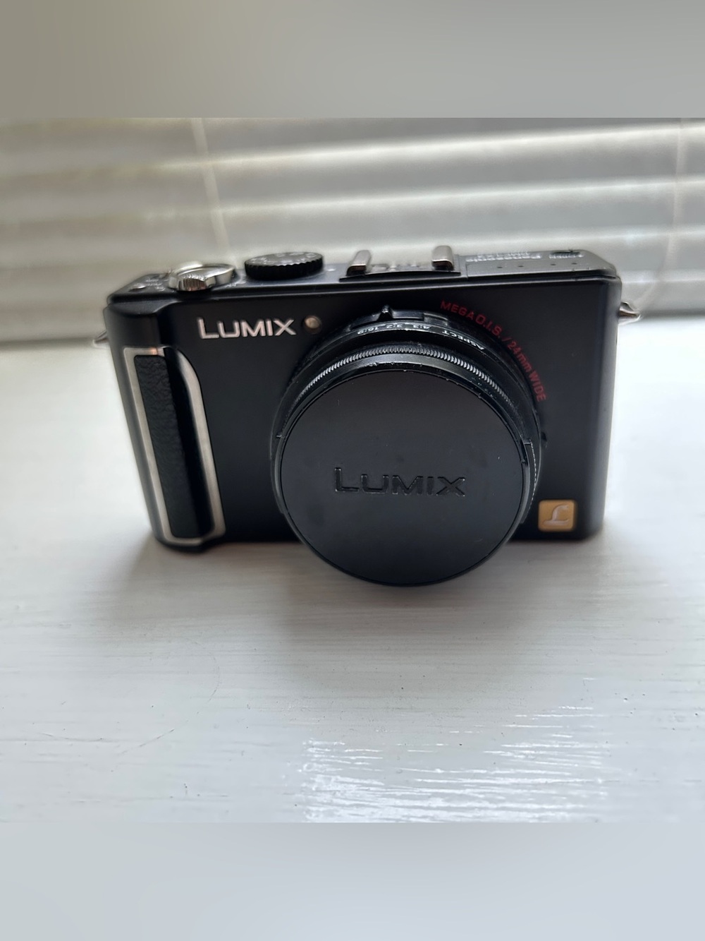 Panasonic LUMIX DMC-LX3 Compact Digital Camera - Black - Picture 4 of 10